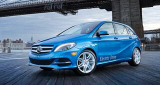 Mercedes R&D เปิดตัวสเปครถ B-Class Electric Drive เปรียบเทียบกับ BMW i3 แบบชัดๆ