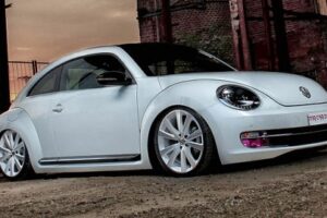 รถแบบ VW Beetle Mk2 โหลดต่ำลงอีกจากชุดแต่งของ "MR Car Design"