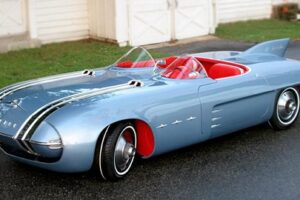 ชมภาพสวยๆของรถ "Pontiac Club de Mer" รุ่นดั้งเดิมปี 1956 ตกแต่ง-ทำสีใหม่