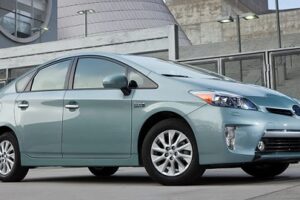 Toyota เตรียมลดราคาขาย "2014 Prius" ลงอีกเพื่อต่อสู้กับค่ายอื่นในตลาดโลก