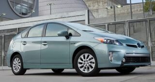 Toyota เตรียมลดราคาขาย "2014 Prius" ลงอีกเพื่อต่อสู้กับค่ายอื่นในตลาดโลก