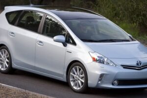 รถแบบ "Toyota Prius V" พร้อมปรับปรุงระบบช่วงล่างหลังการทดสอบล้มเหลวไม่เป็นท่า