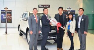 “ก้อง- สหรัถ ” รับมอบ “ISUZU MU-X” สุดยอดยนตรกรรมระดับหรู เอกสิทธิ์แห่งผู้นำ