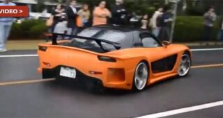 Mazda RX-7 แบบ "VeilSide FD3S" พุ่งชนกลุ่มผู้ชมในประเทศญี่ปุ่นบาดเจ็บ 5 ราย