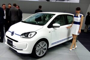 VW เปิดตัวรถแบบ "XL1 Powertrain" ในงานอย่าง Tokyo Motor Show