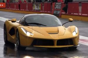 สีใหม่!แอบถ่ายรถแบบ LaFerrari สีเหลืองทองโดยนักข่าวนิรนาม