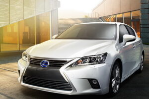 ช่างภาพมือฉมังแอบถ่ายรถ "2014 Lexus CT 200h" รุ่นโฉม F-Sport ให้ชมกันชัดเจน