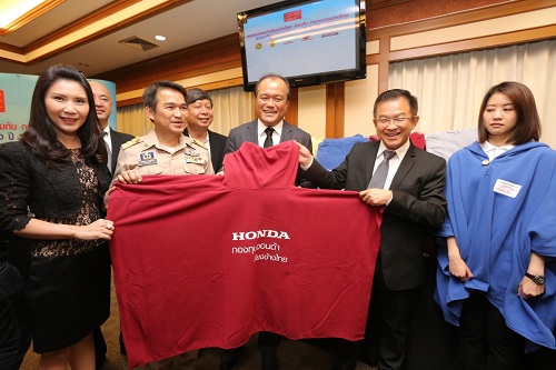 กองทุนฮอนด้าเคียงข้างไทย และกระทรวงมหาดไทย ช่วยเหลือผู้ประสบภัยหนาว ปี 2556-2557