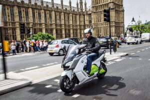 BMW C EVOLUTION  E- Scooter รถไฟฟ้าหัวใจสีเขียว