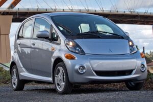 สบายเป๋า! Mitsubishi ประกาศลดราคา "i-MiEV" รุ่นใหม่ลงถึง $6,130 เอาใจผู้ซื้อ