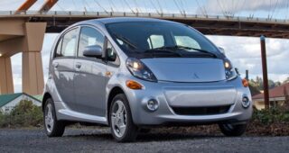 สบายเป๋า! Mitsubishi ประกาศลดราคา "i-MiEV" รุ่นใหม่ลงถึง $6,130 เอาใจผู้ซื้อ