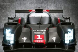 ไฟสวย! Audi เปิดตัวรถแบบ "2014 R18" พร้อมไฟหน้า Laser แบบใหม่ล่าสุด