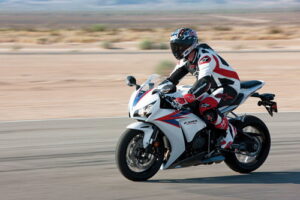 HONDA CBR 1000 RR สุดยอดความแรงจากสนามแข่ง