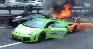 ขบวนรถซิ่ง Lamborghini ชนกันเอง 3 คันกลางทางด่วนของสิงคโปร์