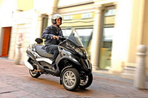 PIAGGIO MP 3 250 สกู๊ตเตอร์ 3 ล้อ