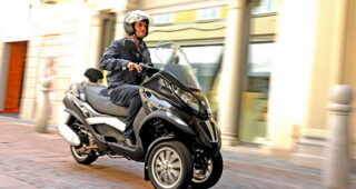 PIAGGIO MP 3 250 สกู๊ตเตอร์ 3 ล้อ