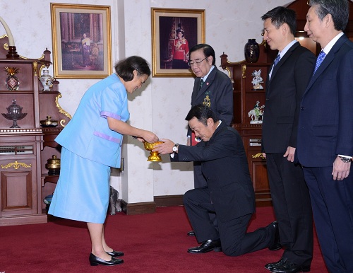 คณะผู้บริหารฮอนด้า ถวายเงินสร้างแก้มลิงโคกสำโรง จ.ลพบุรี