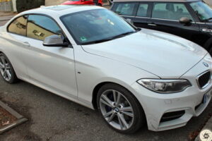 แอบถ่ายภาพ "BMW M235i" สีขาว Alpine สุดสปอร์ต