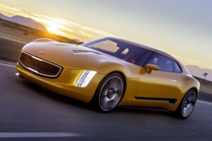 KIA เปิดตัว "GT4 Stinger" พร้อมเป็นคู่แข่ง Scion FR-S และ Mazda MX-5