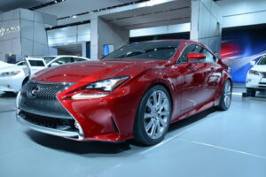 Lexus เปิดตัว "RC 350" พร้อมโทนแดงดรอปลงกว่าเดิม