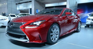 Lexus เปิดตัว "RC 350" พร้อมโทนแดงดรอปลงกว่าเดิม