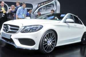 Mercedes Benz ยืนยันรถแบบ "C 63 AMG" พร้อมเปิดตัวแล้วในขนาดเครื่องยนต์เริ่มต้น 4.0 ลิตร