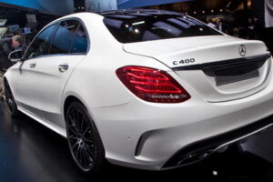 2015 Mercedes-Benz C-Class พร้อมเปิดตัวในเครื่องยนต์มากมายหลายรูปแบบ
