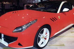 เปิดตัวรถแต่งแบบ "Ferrari SP FFX" สุดโมเดิร์นแต่ลงตัว