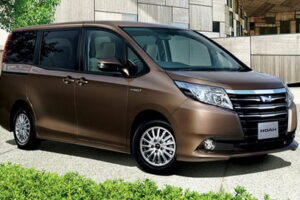 Toyota เตรียมเปิดตัวรถตู้สองรุ่นใหม่ทั้ง Voxy และ Noah ในประเทศญี่ปุ่น