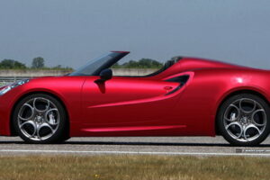Alfa Romeo เผย "4C Spider Concept" เตรียมเปิดตัวด้วยใน Geneva Motor Show
