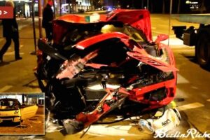 พบรถแบบ "Ferrari 458 Speciale" ชนประสานงา Smart ForTwo เจ็บหนัก 2 ราย
