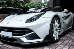 ช่างภาพอิสระแอบถ่าย "Ferrari F12berlinetta" พร้อมชุดแต่งของ DMC