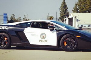 ตำรวจ LA บรรจุรถ Lamborghini Gallardo ลงหน่วยพร้อมไล่ล่าโจร