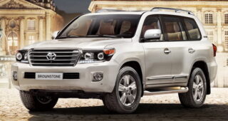 นักขายชาวรัสเซียนำเสนอ "Toyota Land Cruiser 200 Brownstone" ผ่าน eBay
