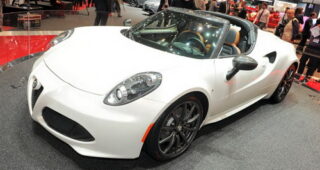 Alfa Romeo 4C เตรียมเปิดโฉม "Spider" แบบใหม่พร้อมไฟหน้าดีไซน์เก๋