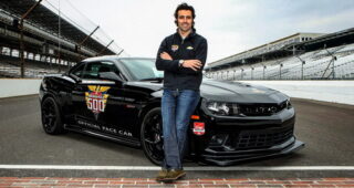 Dario Franchitti นักแข่งชื่อดังพร้อมซิ่ง "2014 Chevrolet Camaro Z/28" ในการแข่ง Indy 500