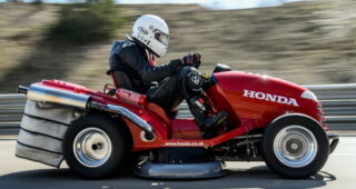 Honda ประกาศเป็นเจ้าของสถิติโลก "รถตัดหญ้า" เร็วที่สุด