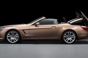 Mercedes-Benz แถลงการณ์พร้อมทำรถ SL แบบเปิดประทุนภายในปี 2021