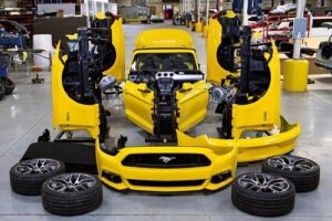 FORD จัดแสดง Ford Mustang Convertible ปี 2015 บนความสูง 1,000 ฟุตเหนือแมนแฮตตัน