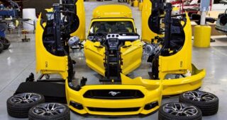 FORD จัดแสดง Ford Mustang Convertible ปี 2015 บนความสูง 1,000 ฟุตเหนือแมนแฮตตัน‏