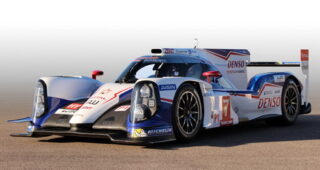 Toyota ท้าชน Porsche และ Audi เปิดตัวรถแบบ TS040 Hybrid Racer ในการแข่งปี 2014
