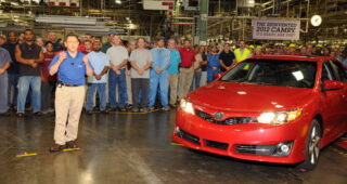 Toyota ประกาศย้ายโรงงานผลิต "Camry" ภายในปี 2016