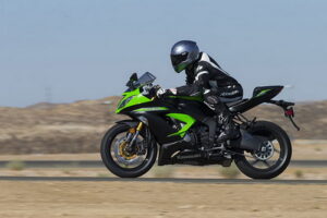 Kawasaki Ninja ZX-6 R ABS สปอร์ตไบค์ไซส์กลางเเต่ความเเรงระดับโลก