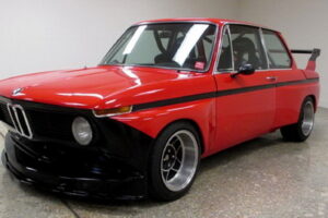 BMW 2002 ปรับปรุงใหม่พร้อมเครื่องยนต์ของ "M3 E30" ขายผ่าน eBay