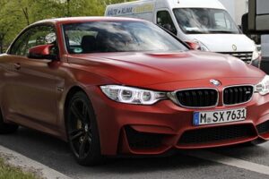 BMW M4 Convertible มาพร้อมโทนใหม่ 2 แบบ "Frozen Red และ Yas Marina Blue"