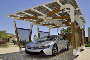 BMW เปิดตัวโรงจอดรถสุดไฮเทคชาร์จพลังงานจากแสงอาทิตย์สำหรับรถแบบ i3 และ i8