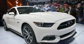 Ford โชว์ตัว "New 2015 Mustang V6" เริ่มต้นที่ $24,425