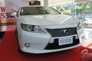 รีวิว LEXUS ES300h รื่นรมย์และเร้าใจ สองบุคลิกในคันเดียว