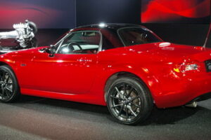 Mazda ห้าวเปิดตัวรถแบบ MX-5 รุ่นฉลองครบรอบ 25 ปีเริ่มต้นที่ $32,205
