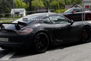 ช่างภาพจาก Youtube นำเสนอการแอบถ่ายรถแบบ "Porsche Cayman GT4"